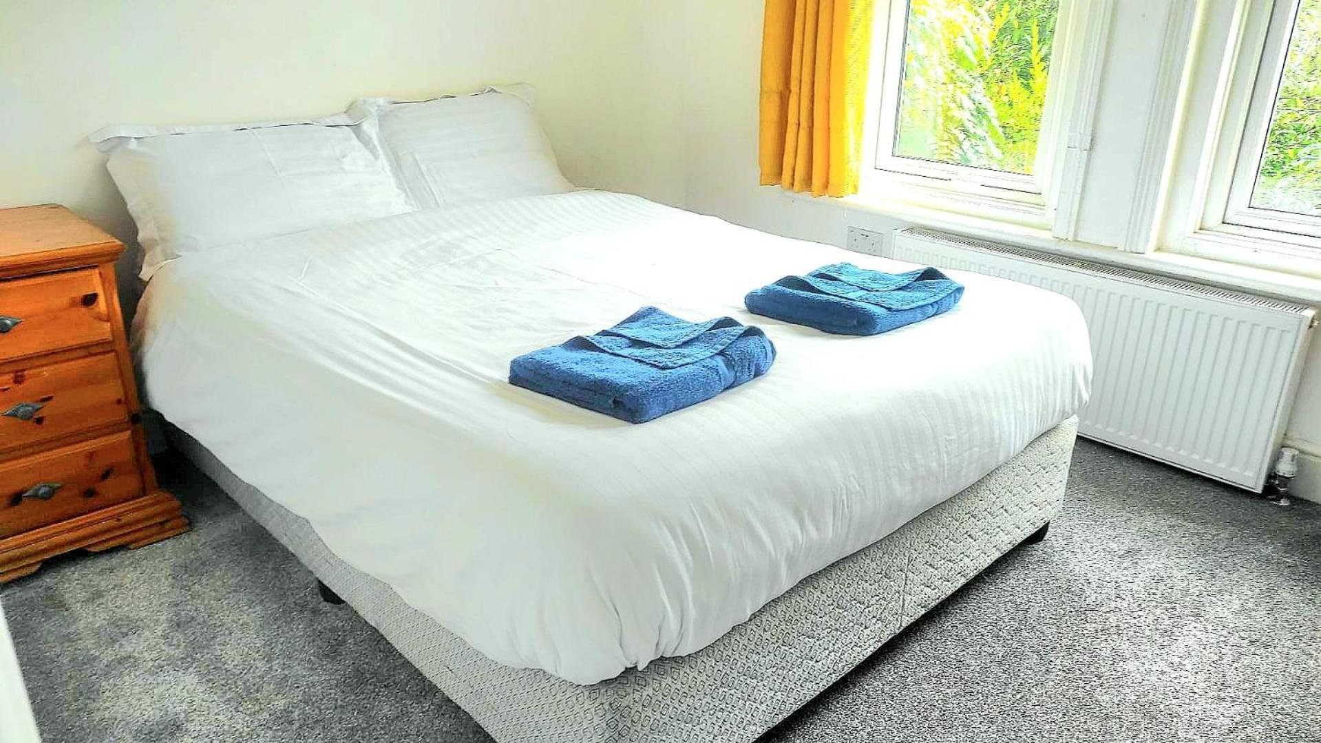 Flat-C, 4 Adults, 20 Mins To Beach, Netflix, Wifi, Sleeps 4 Adults Bournemouth Exterior foto